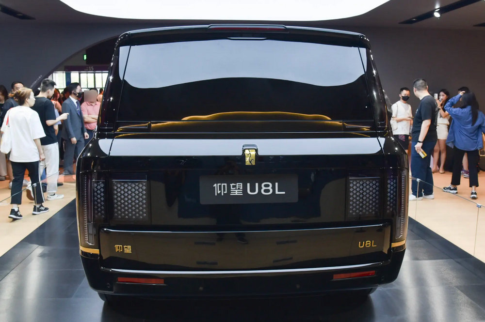 BYD Yangwang U8L rear logo