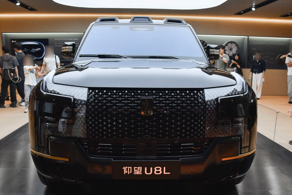 LiDAR on the BYD Yangwang U8L exterior