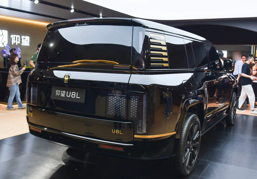 BYD Yangwang U8L rear