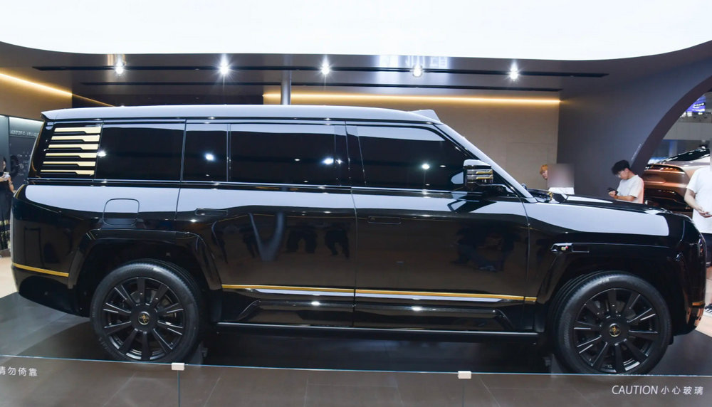 BYD Yangwang U8L side body