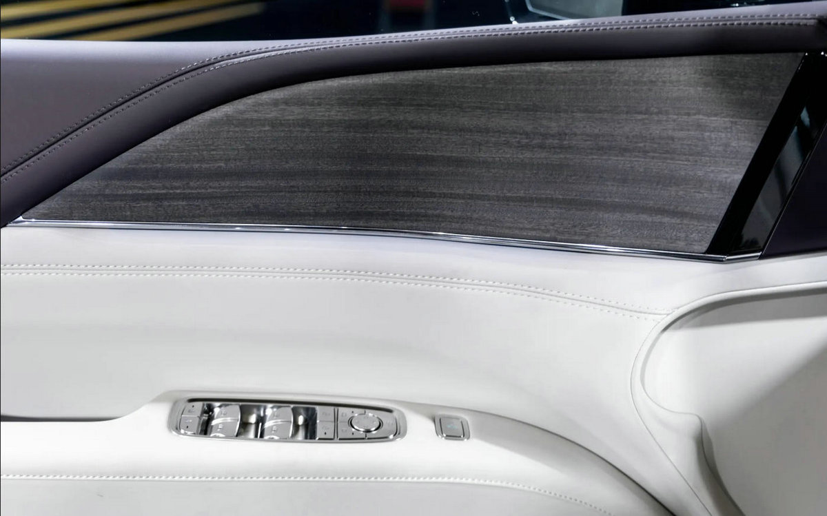 BYD Yangwang U8L Solid Wood Trim Panel