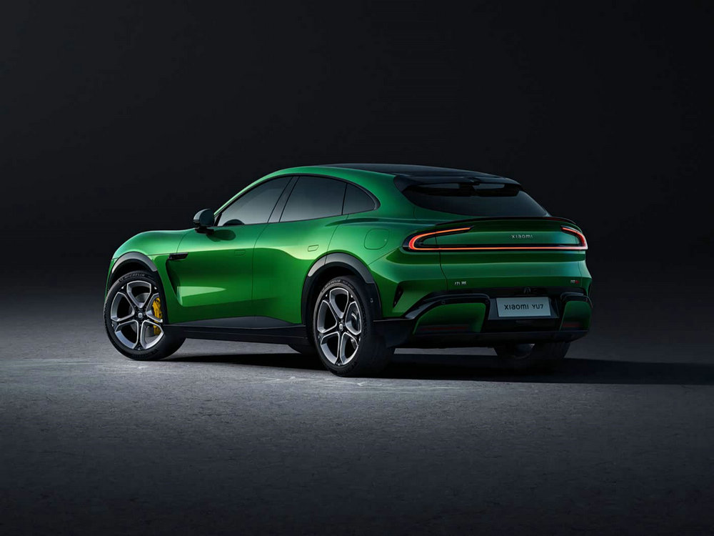 Xiaomi YU7 2025 model, gemstone green, rear and side view