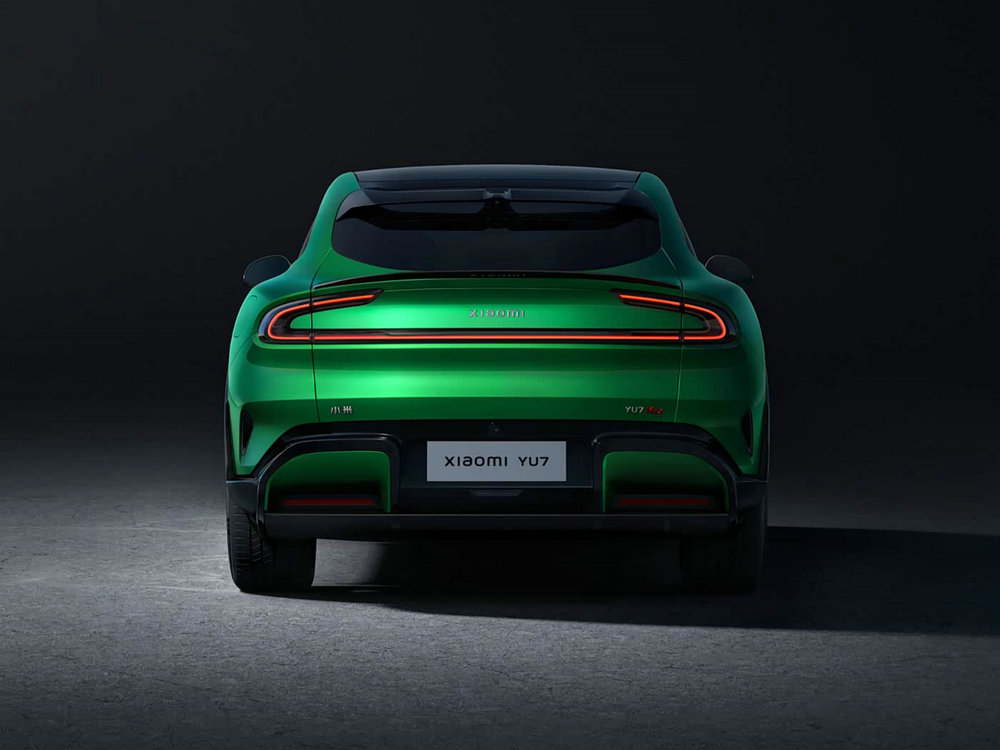 Xiaomi YU7 2025 model, gemstone green, back view