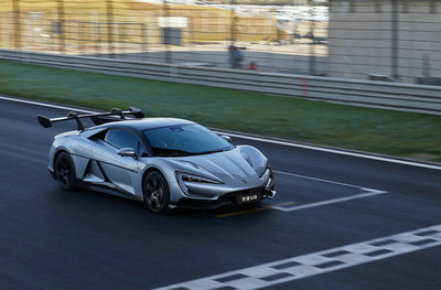 Yangwang U9 in Motion: Dynamic Photo Series