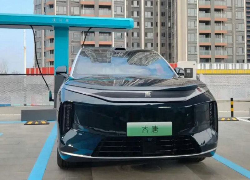 BYD Da Tang Front View