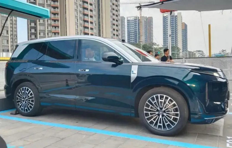 BYD Da Tang Side View 2