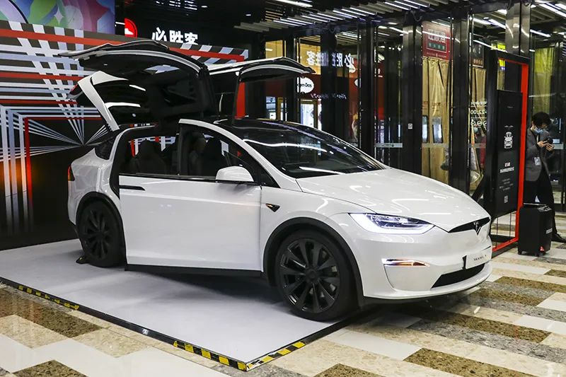 It only takes 2.6 seconds to accelerate to 100km/h! Tesla Model X Plaid is equipped with three motors and four-wheel drive