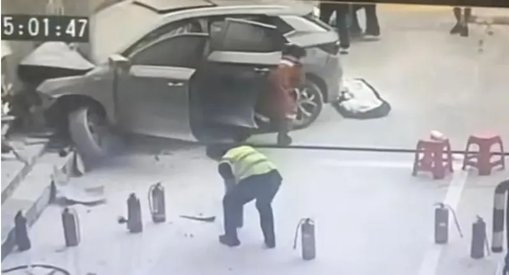 BYD's Yuan PLUS vehicle caught fire instantly after hitting a gas station