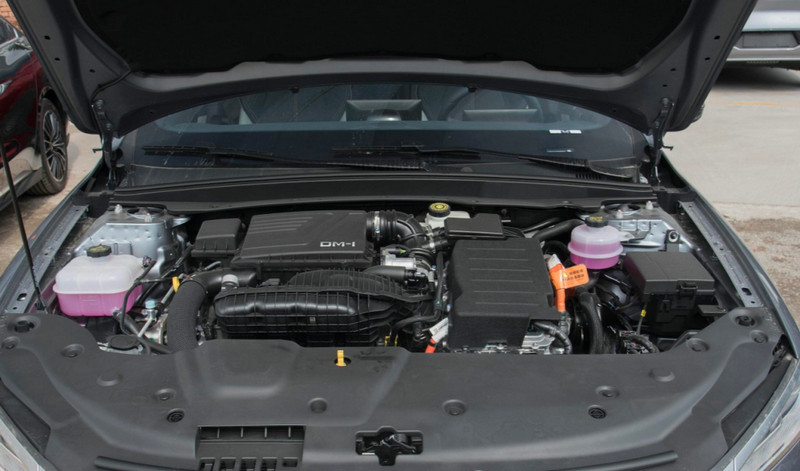 BYD Qin PLUS DM-i engine compartment