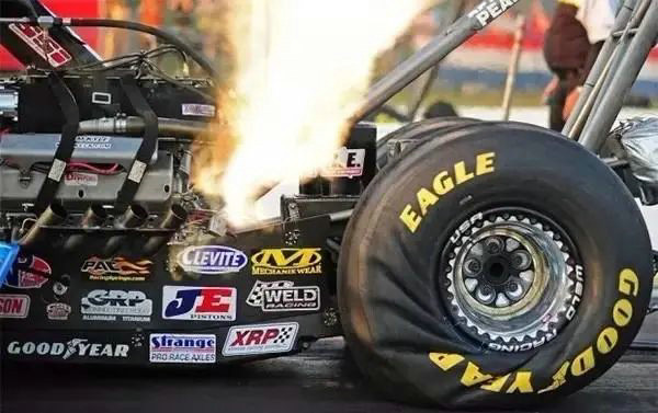 At the moment of TopFuel linear acceleration, the rear wheels have already twisted