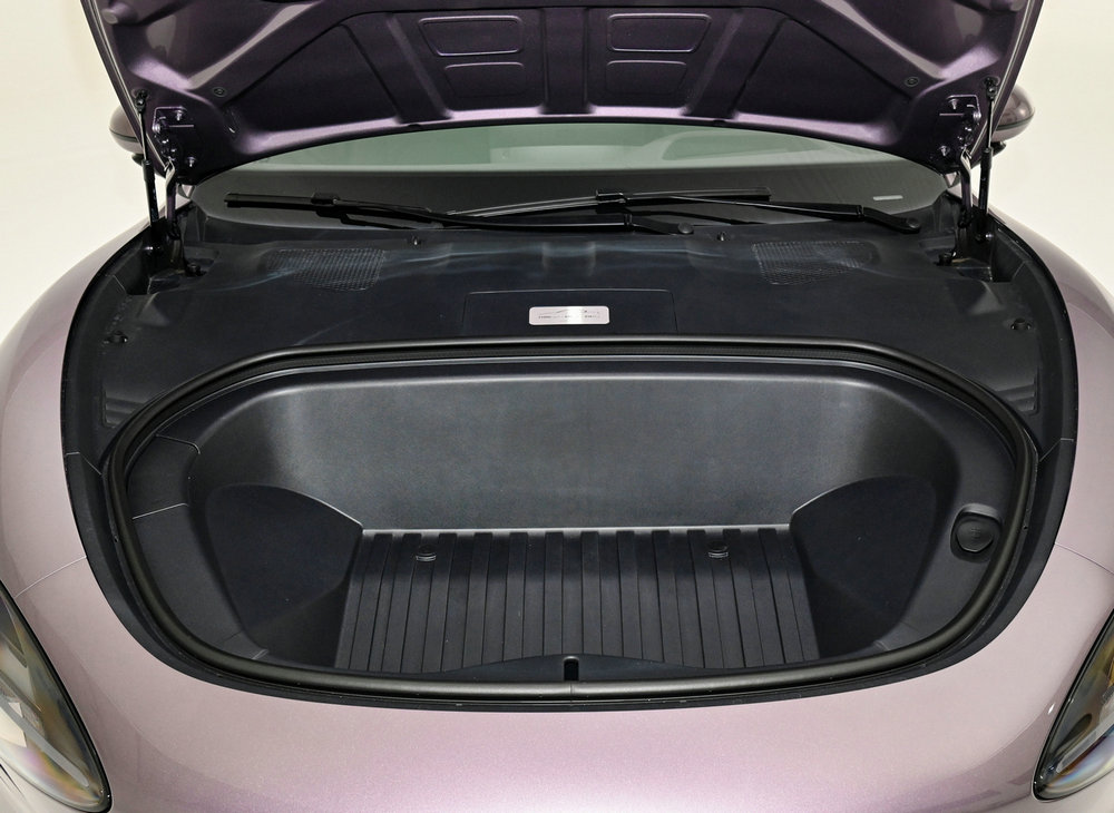 xiaomi su7 Front trunk 2