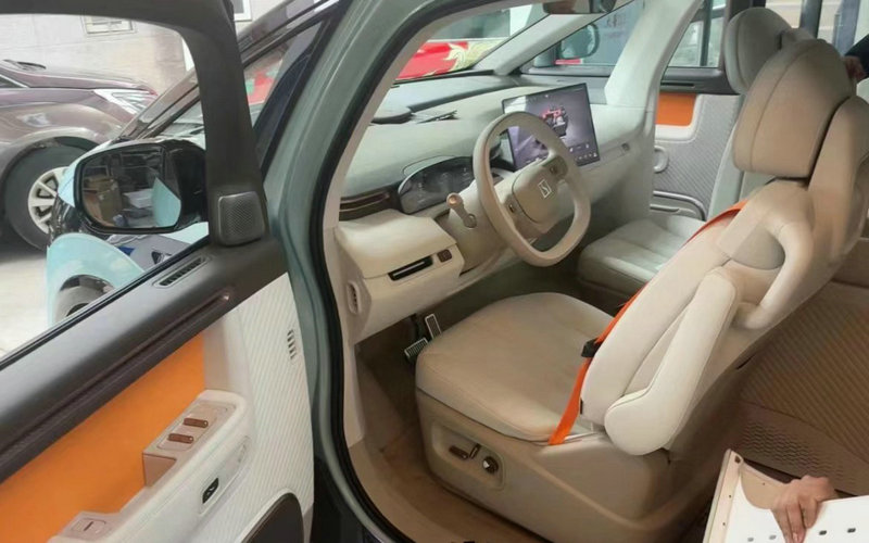 zeekr mix interior