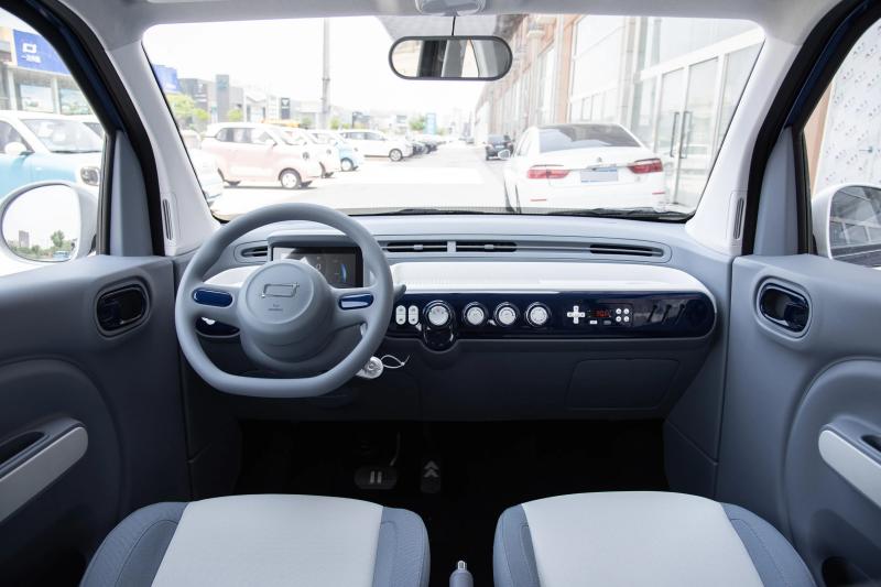 Interior of the center console of the Pentium Pony electric vehicle