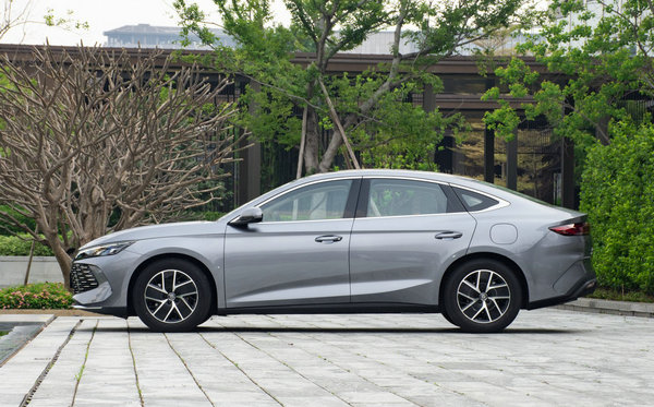 byd qin L side view